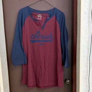 Ariat script logo split neck 3/4 length sleeve western tee shirt. NWT